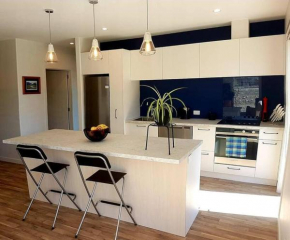 Family Holiday Home- Lake Hawea Haven